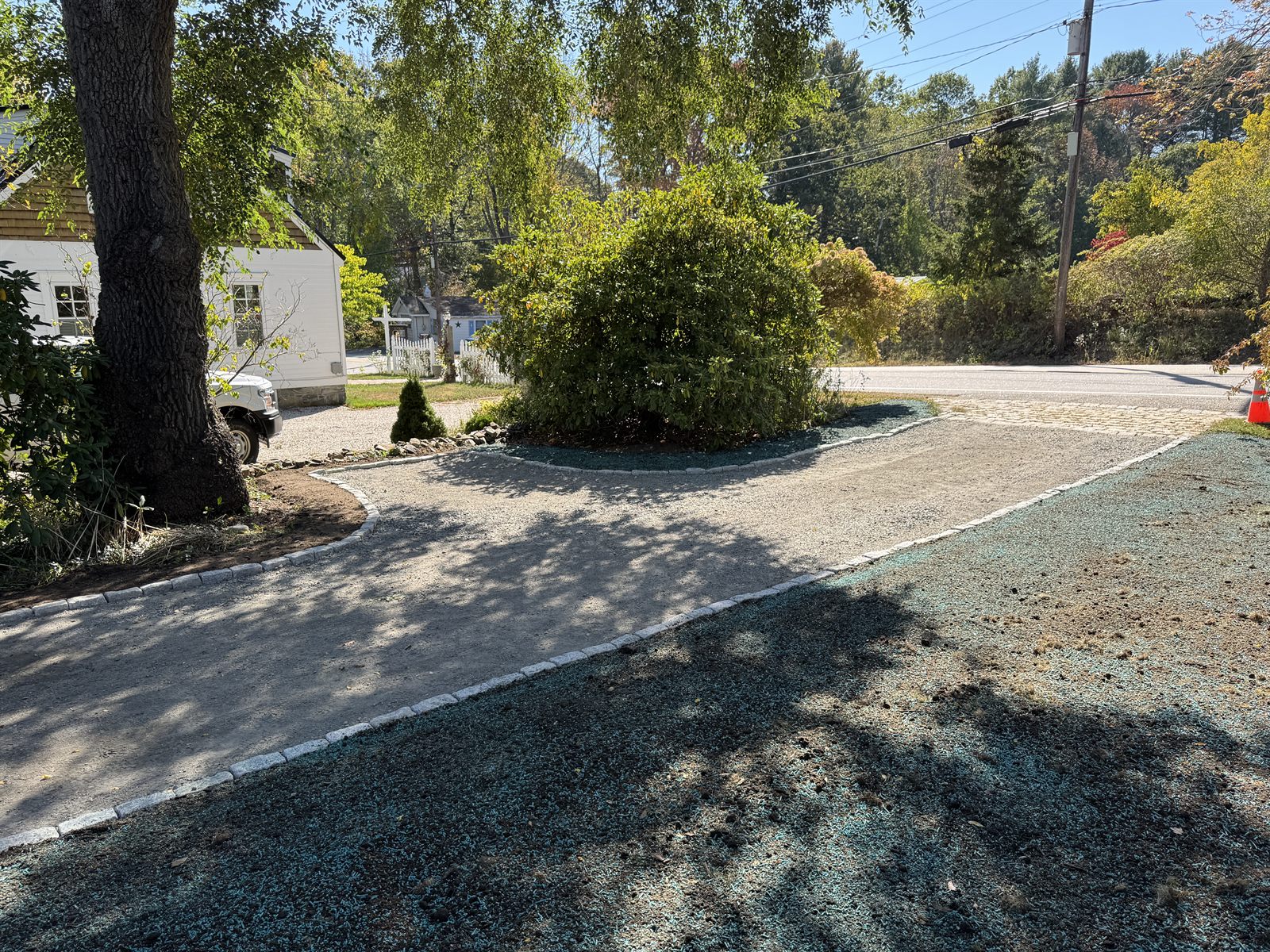 Finished gravel driveway with granite cobble apron and crisp edges, GSS New Hampshire